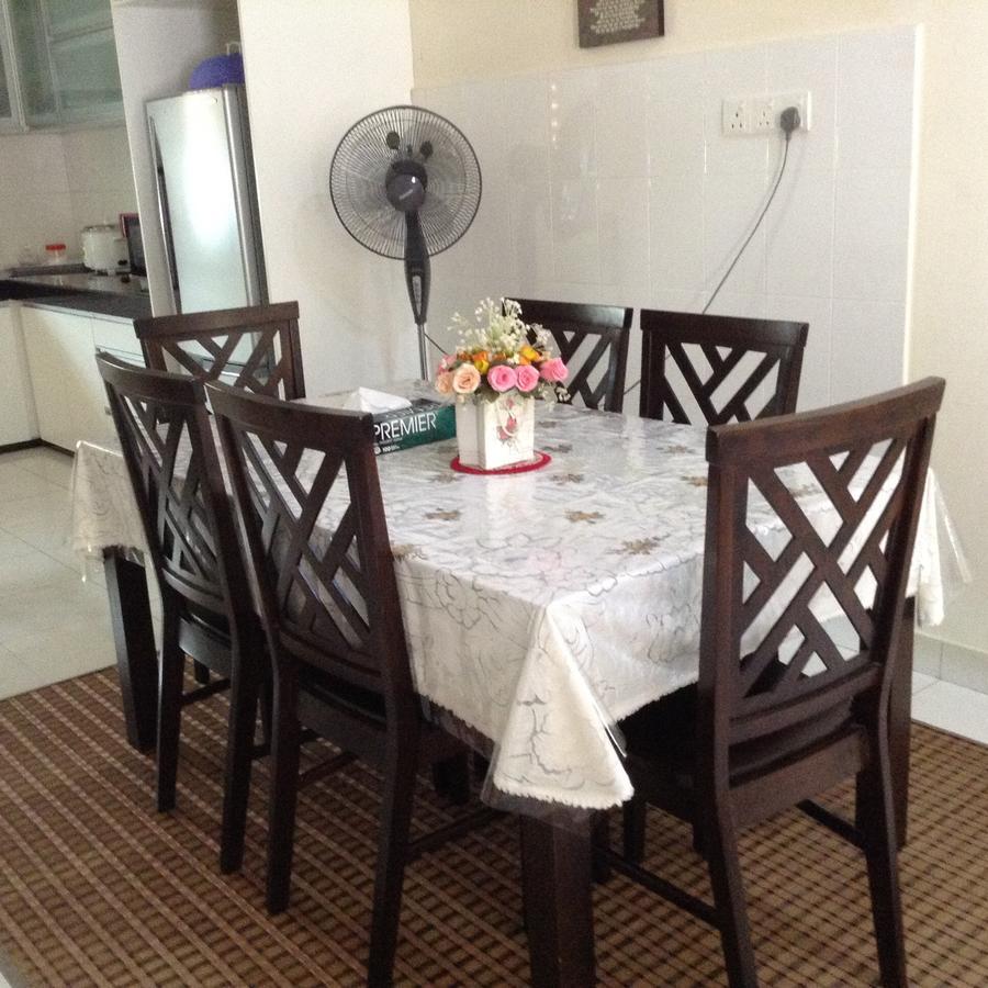 Kenanga Homestay Nilai Extérieur photo
